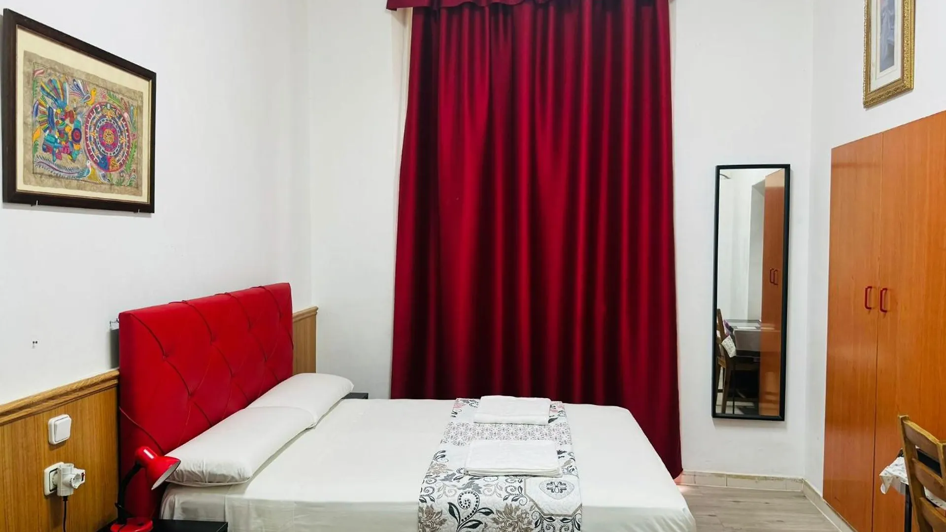 ** Guest house Hostal Mont Thabor Barcelona Spain
