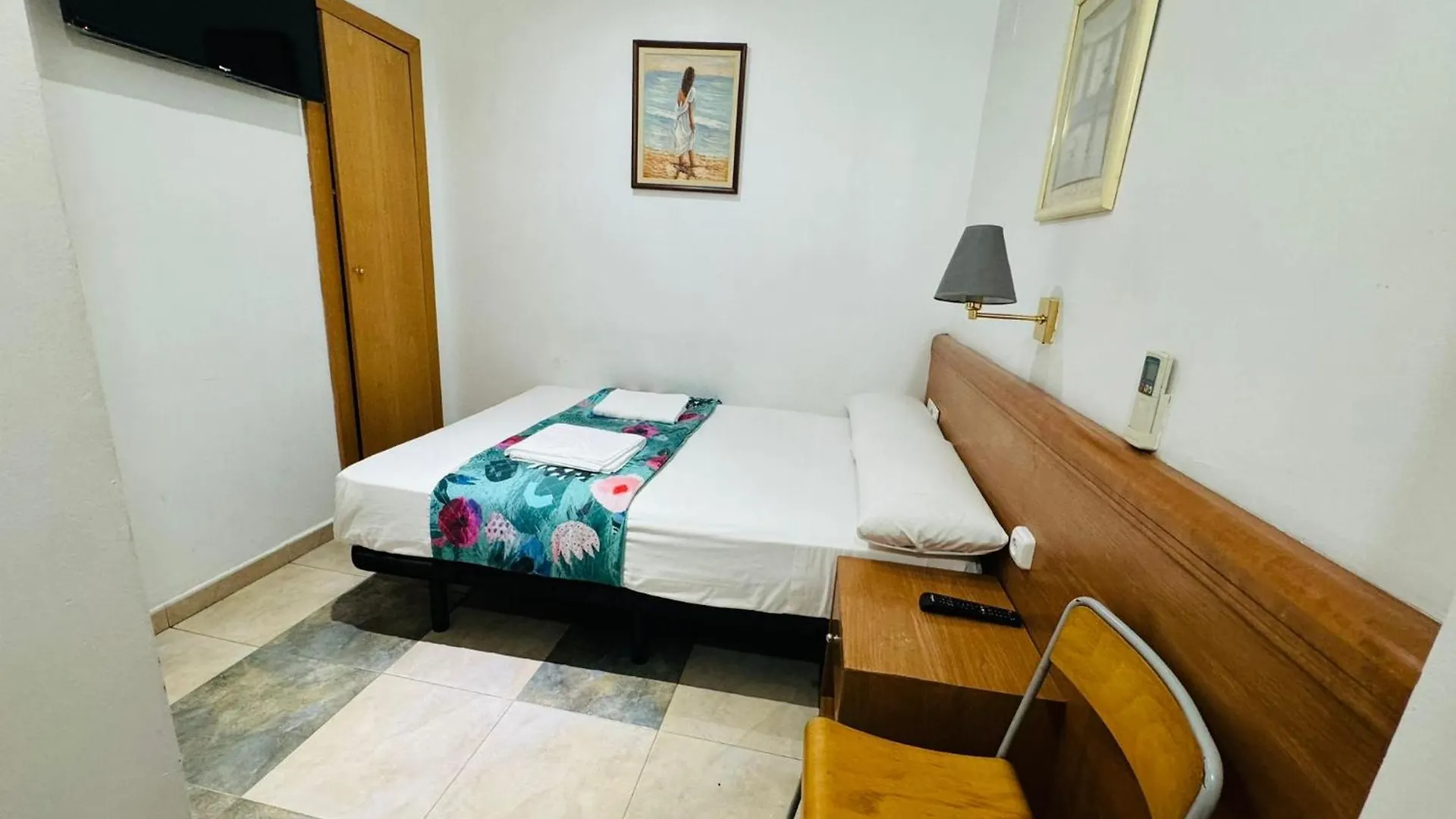 Hostal Mont Thabor Barcelona Guest house