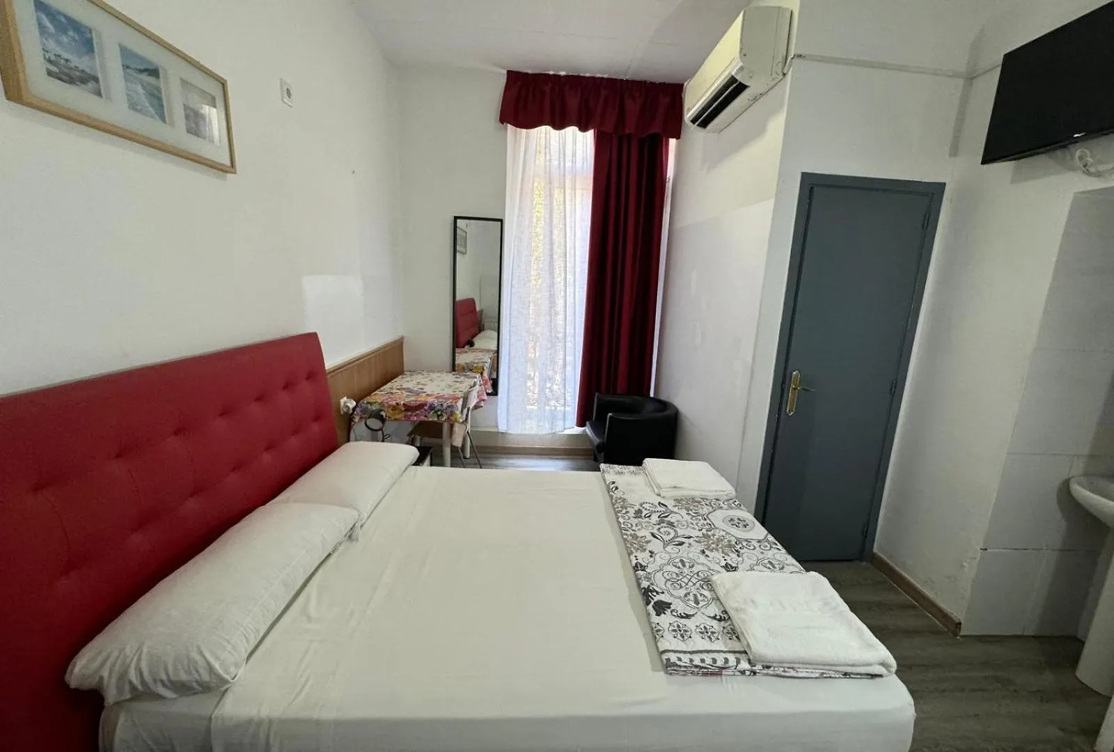 ** Vendégház Hostal Mont Thabor Barcelona Spanyolország