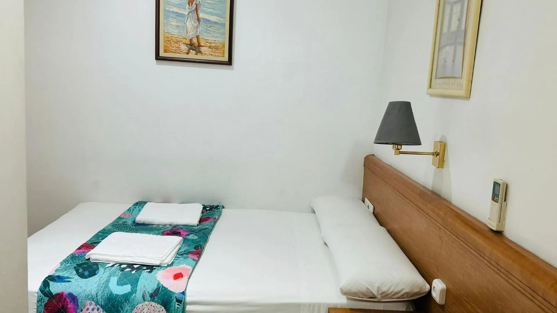 Vendégház Hostal Mont Thabor Barcelona