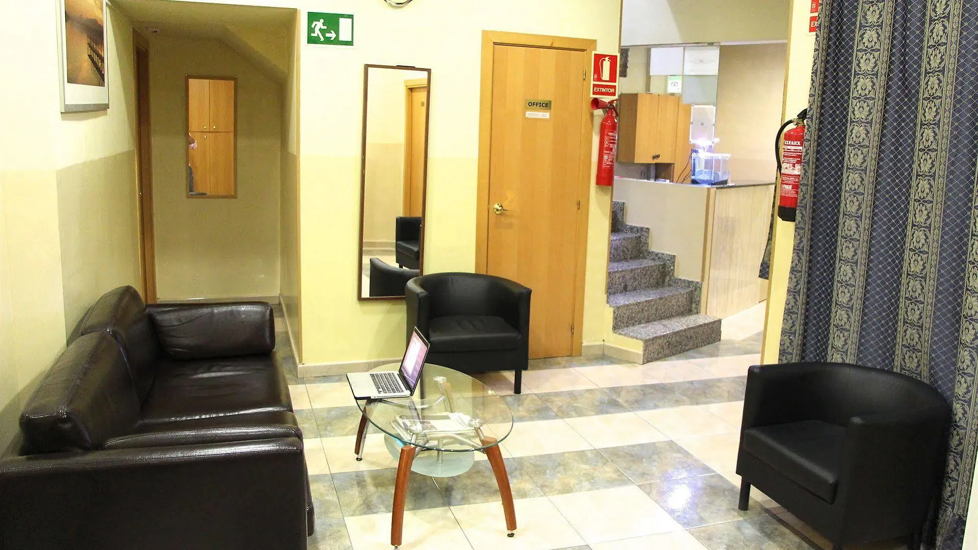 Hostal Mont Thabor Barcelona Vendégház
